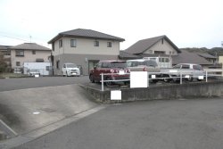 新知西町４駐車場